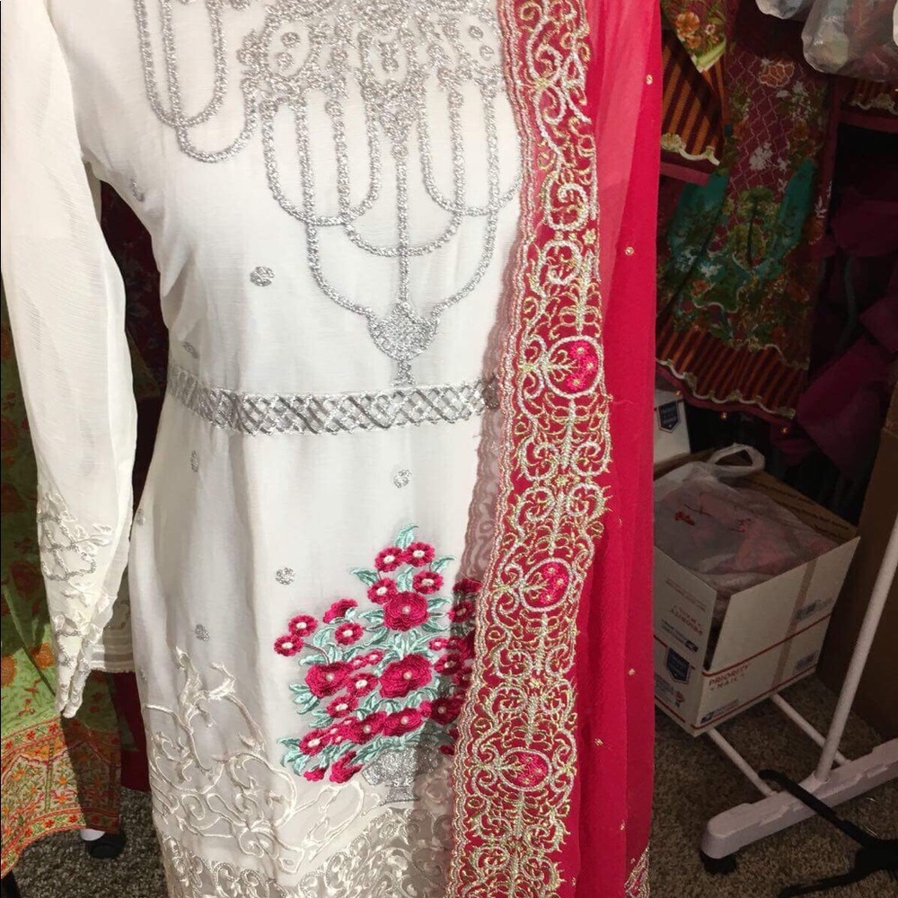 Pakistani traditional outfit